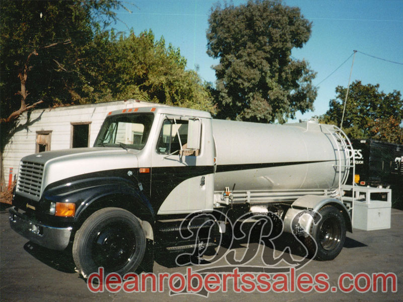 CUSTOM SEALCOAT TANKS TRAILERS AND TRUCKS BY DEAN ROBERTS SALES