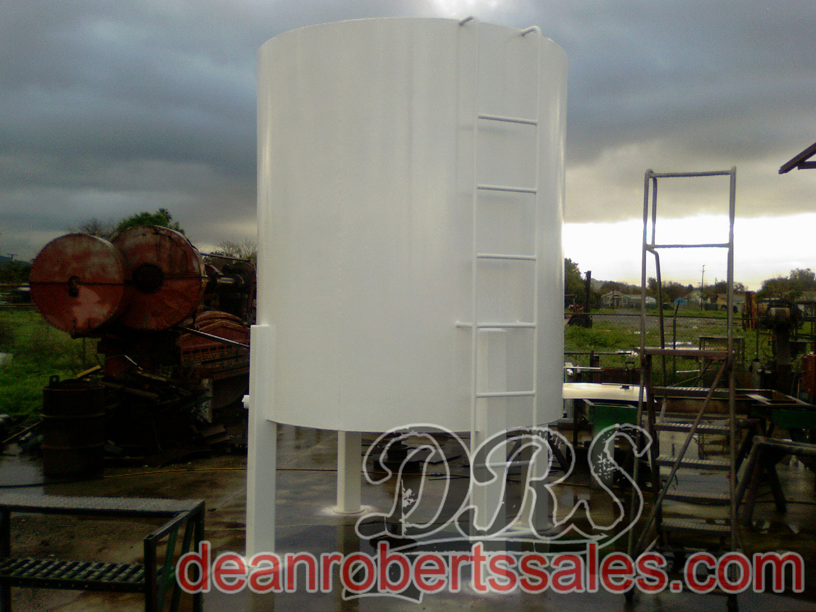 CUSTOM SPECIALTY SEALCOAT TANKS TRUCKS AND MIXERS.